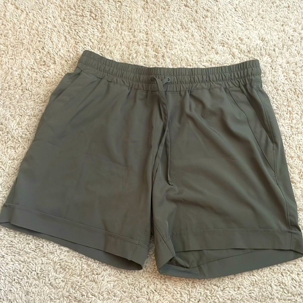 Mondetta women’s athletic shorts